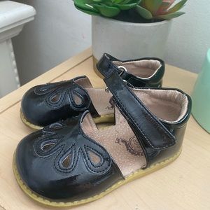 Black Lucie & Luca petals size 6 Mary Janes